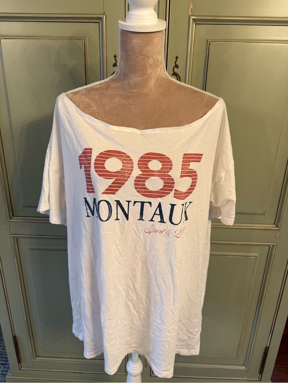 Hollister- Montauk 1985 White Graphic Tee
